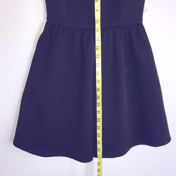 CHARLOTTE RUSSE Mini Black dress teardrop open back - Picture 3 of 10